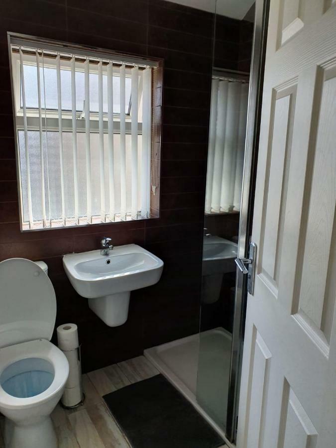 Broadway Belfast Villa ภายนอก รูปภาพ